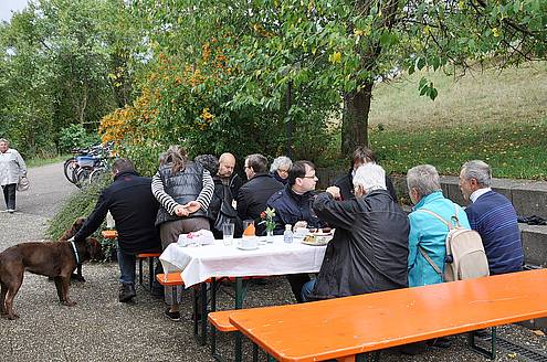 Fröhlich bei Tisch – Foto: Barbara Ridder